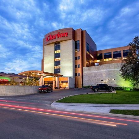 Clarion Hotel & Suites Winnipeg Extérieur photo