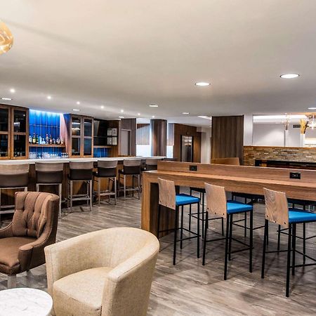 Clarion Hotel & Suites Winnipeg Extérieur photo