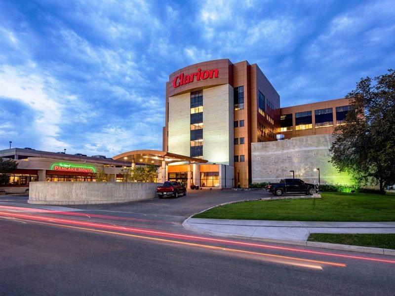 Clarion Hotel & Suites Winnipeg Extérieur photo