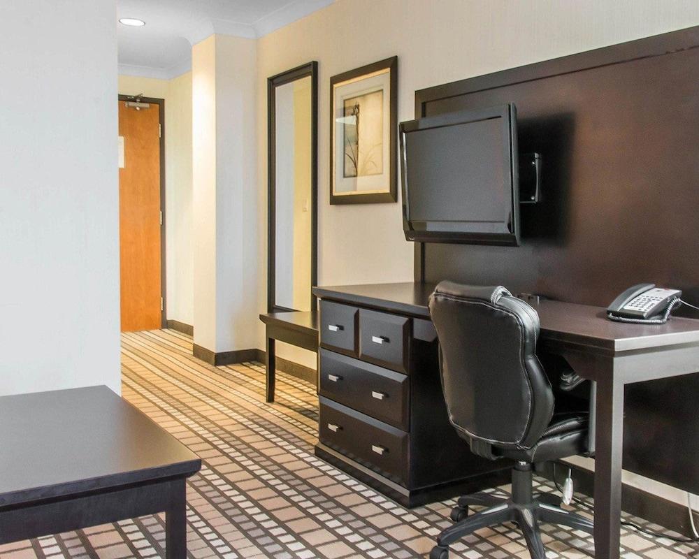 Clarion Hotel & Suites Winnipeg Extérieur photo