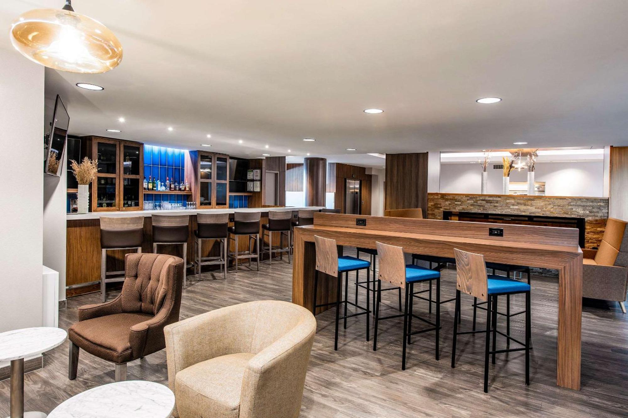 Clarion Hotel & Suites Winnipeg Extérieur photo
