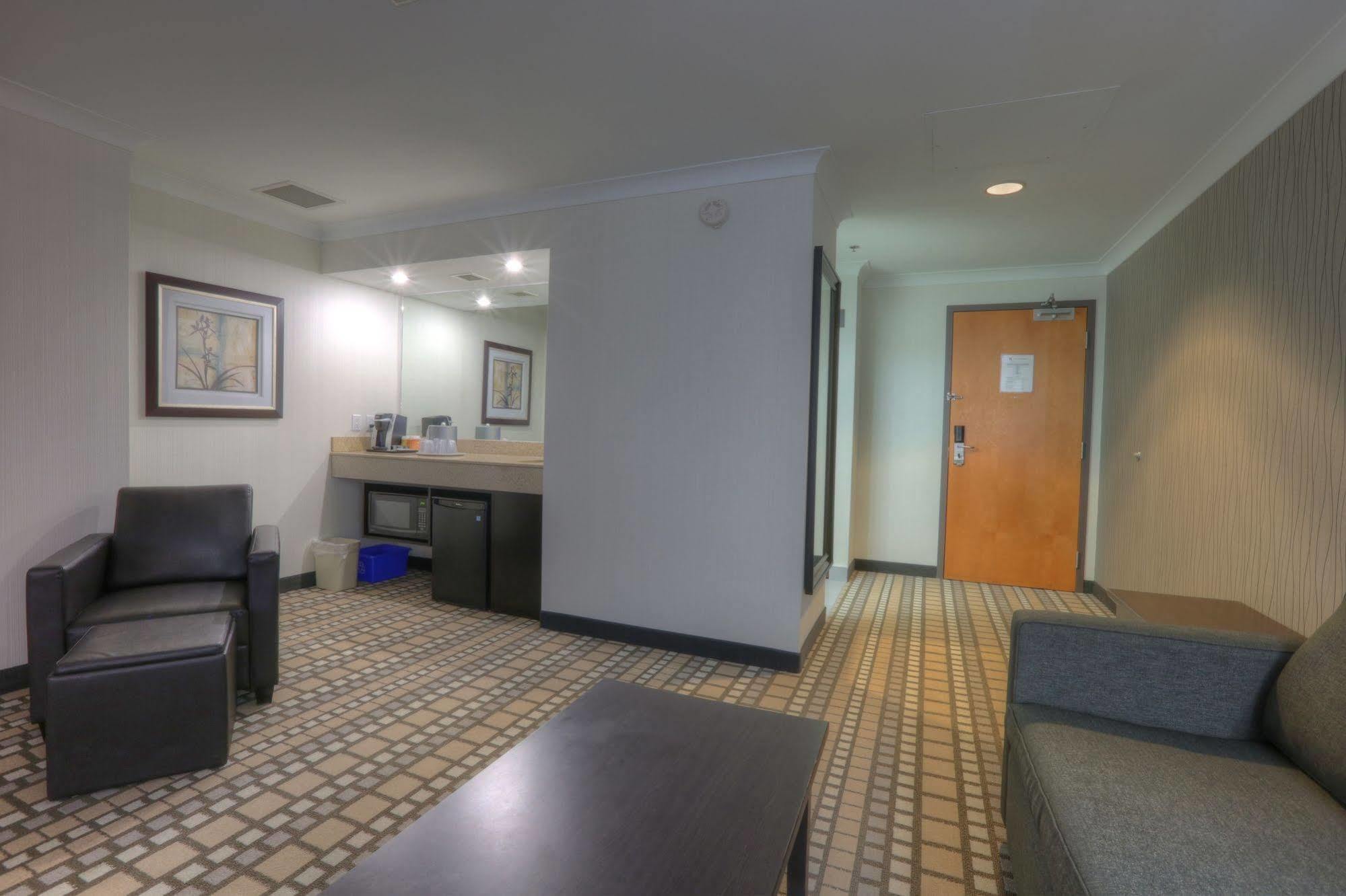 Clarion Hotel & Suites Winnipeg Extérieur photo