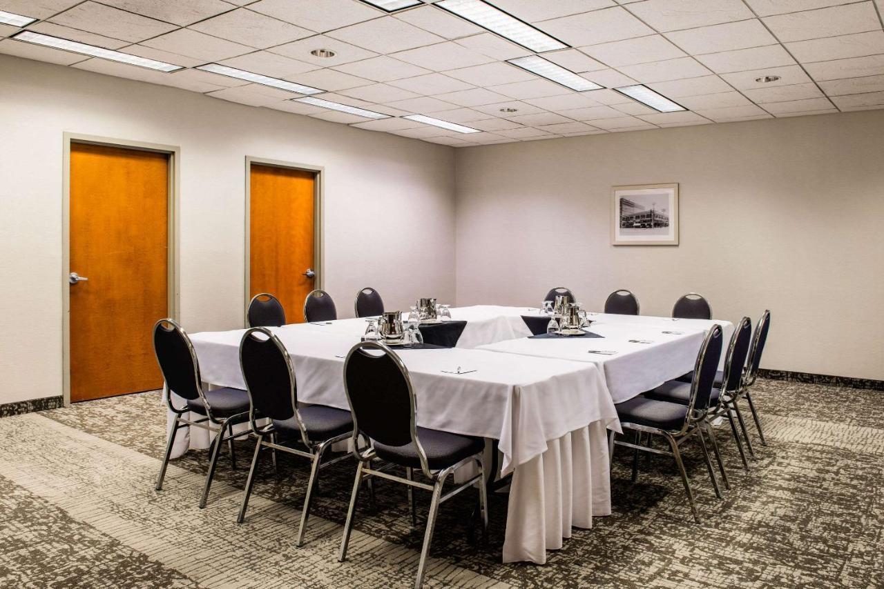 Clarion Hotel & Suites Winnipeg Extérieur photo