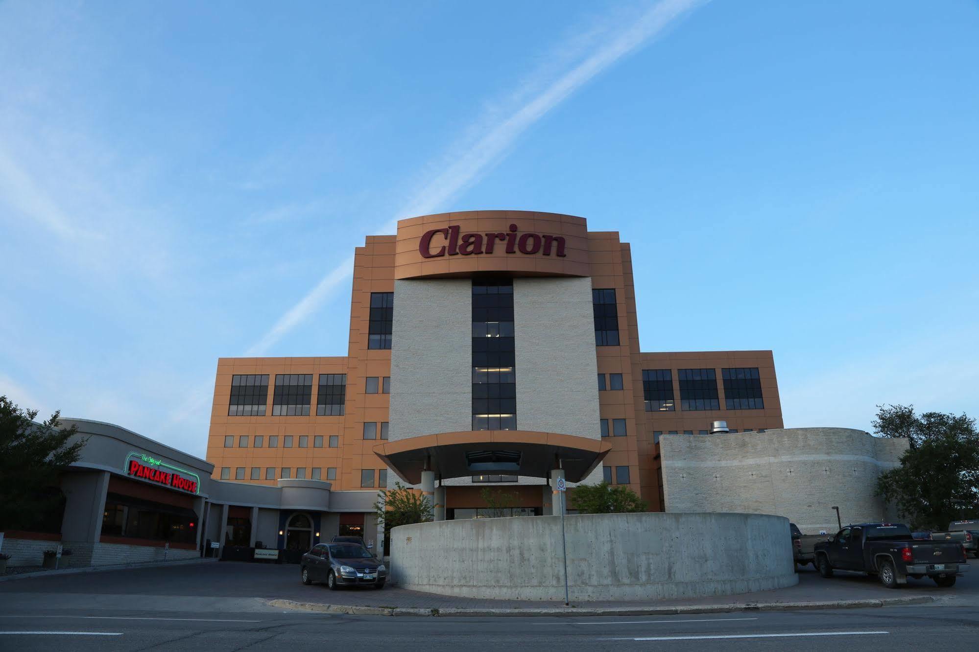 Clarion Hotel & Suites Winnipeg Extérieur photo